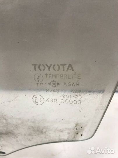 Стекло двери передней правой Toyota Corolla