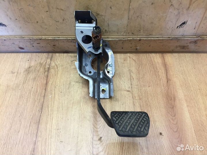 Педаль тормоза Nissan Murano (Z51) 2008-2015