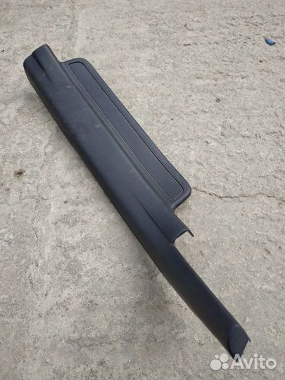 Накладка порога задняя правая Toyota Avensis 2