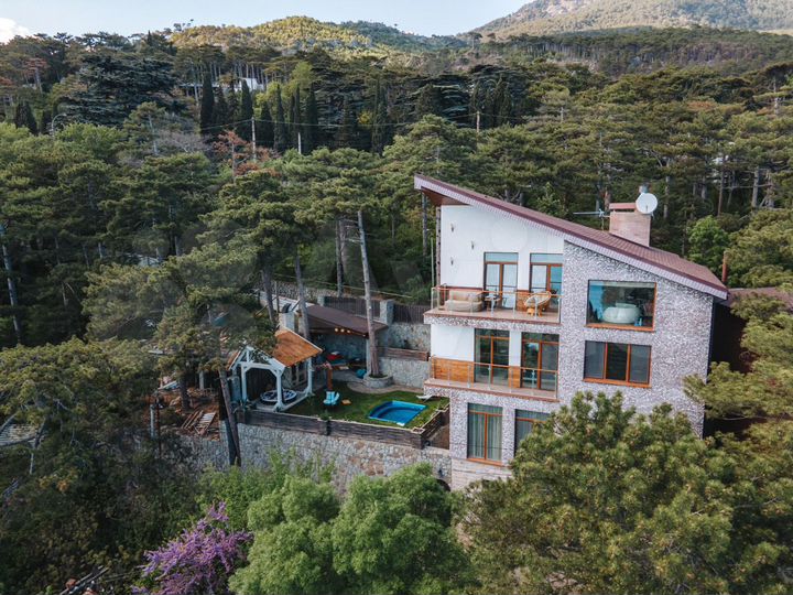 Дом 350 м² на участке 3 сот.