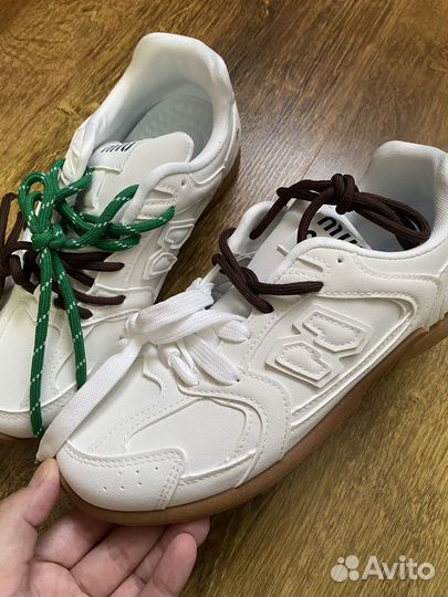 Кроссовки женские