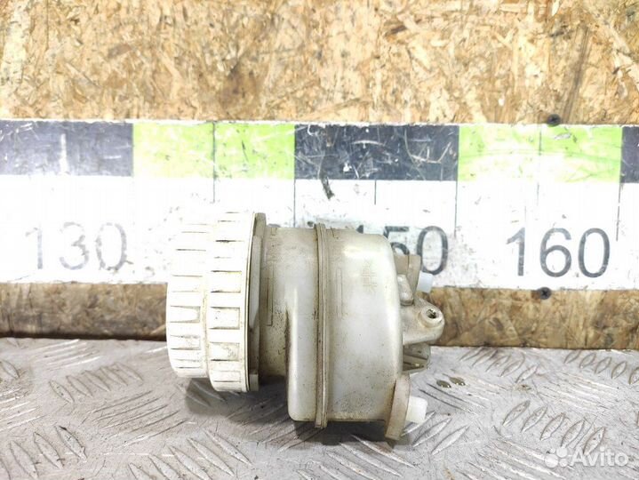 Бачок главного тормозного цилиндра Mitsubishi L200