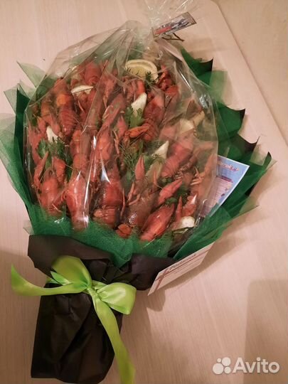 Мужской съедобный букет из колбасы,раков