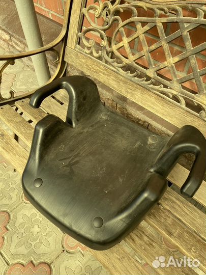 Автомобильное сидение 