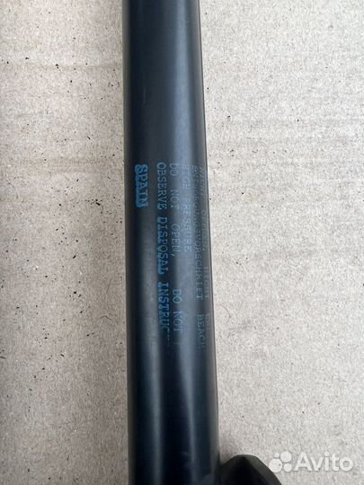 Амортизаторы крышки багажника VW Scirocco