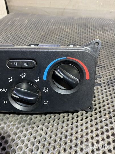 Блок управления климатом Jeep Liberty KJ Либерти