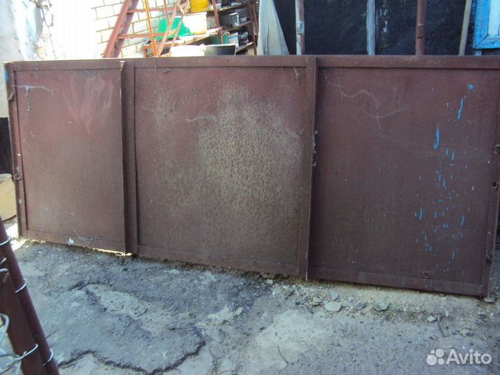 Ящик для хранения зерна и других кормов.животным