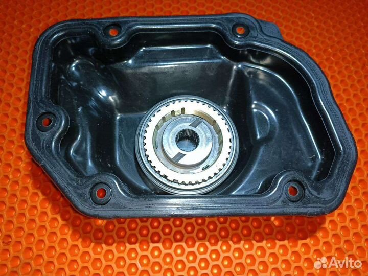 Пятая передача муфта синхрон крышка вилка шестерни