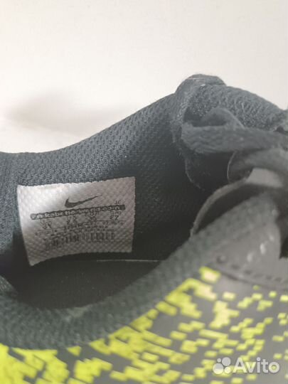 Футбольные бутсы Nike