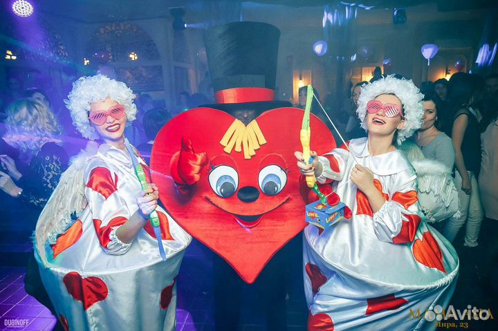 Ростовая кукла Сердце, Купидоны