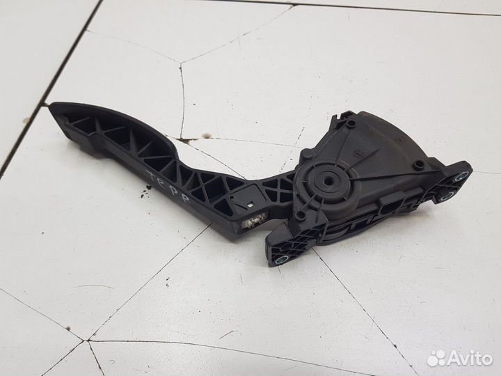 Педаль акселератора