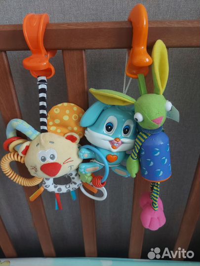 Детские игрушки на кроватку