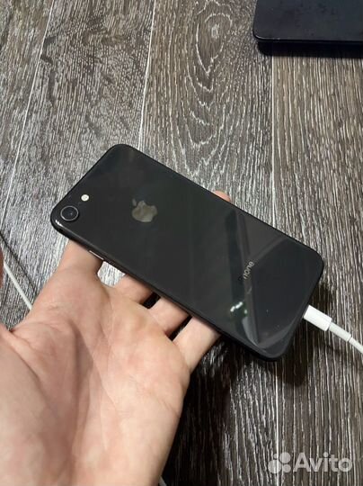 iPhone 8, 64 ГБ