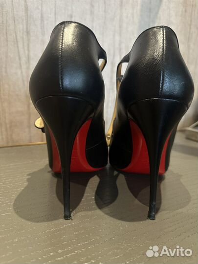 Женские туфли Christian Louboutin