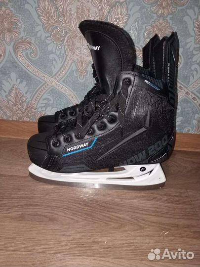 Коньки хоккейные