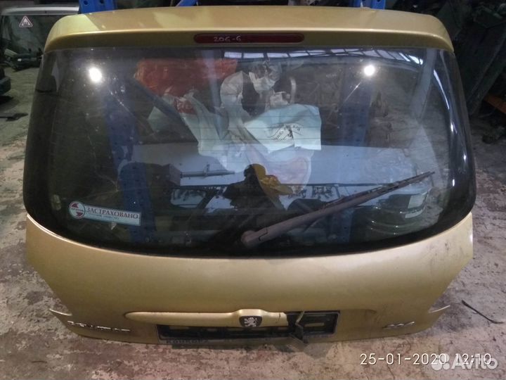 Дверь багажника на Пежо 206 2008 года