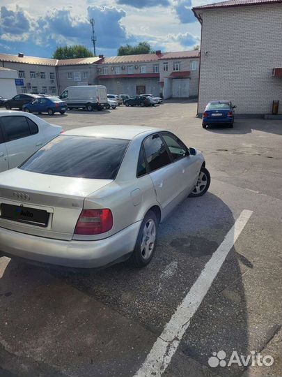 Audi A4 1.8 МТ, 1997, 317 985 км
