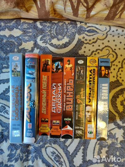 Видеокассеты VHS с фильмами разных жанров