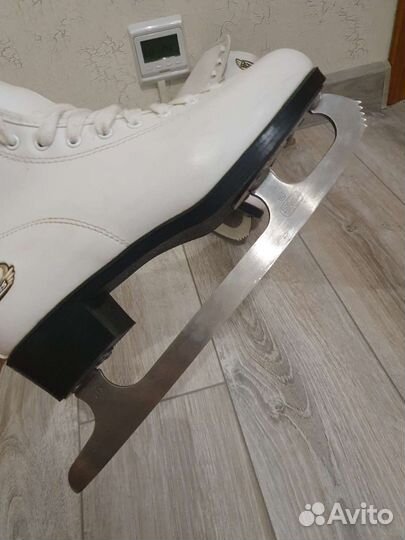 Коньки женские 40