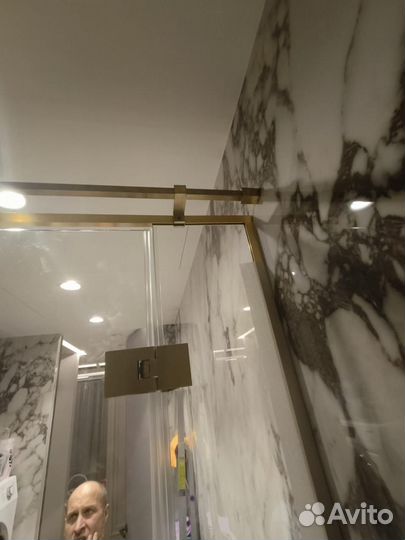 Стеклянные душевые перегородки