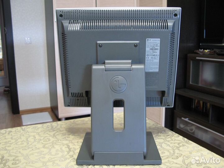 Монитор LG Flatron L1710S + колонки в подарок