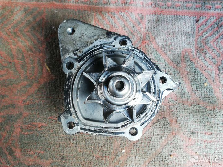 Помпа водяная Митсубиси Паджеро Мини 2