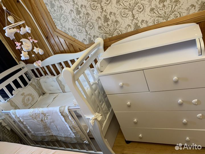 Детская кроватка, комод, матрас