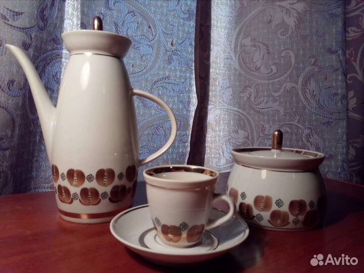 Сервиз кофейный фарфор советских лет, много позоло