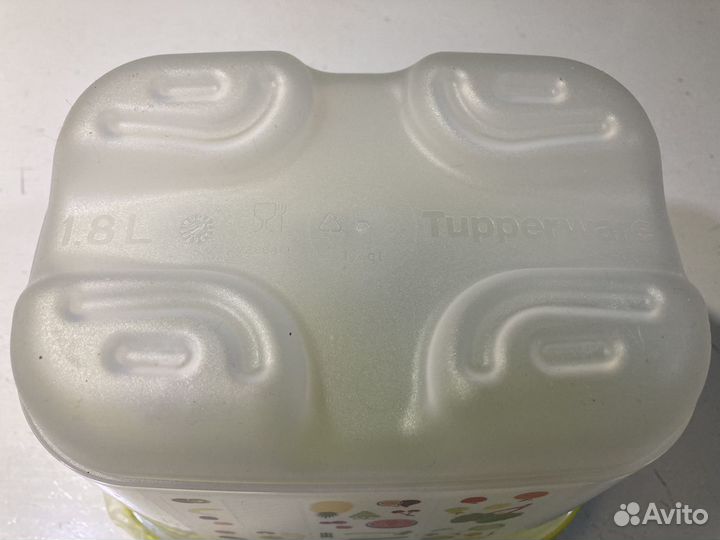 Контейнер Tupperware