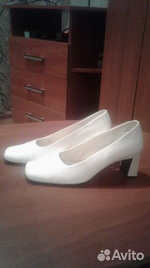 Туфли белые