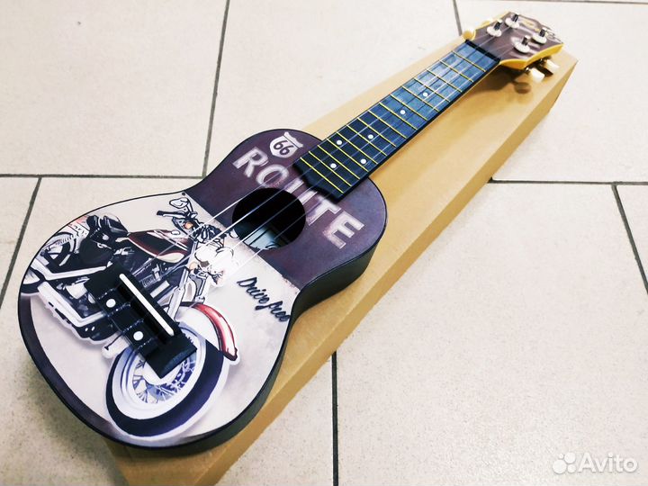 Укулеле с красивым принтом новое + самоучитель