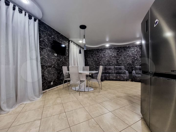 2-к. квартира, 70 м², 1/18 эт.