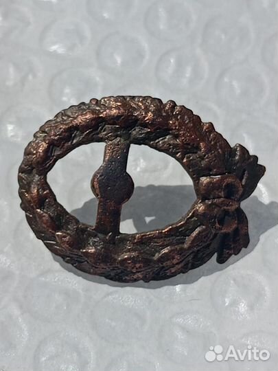 Знак красного командира, венок