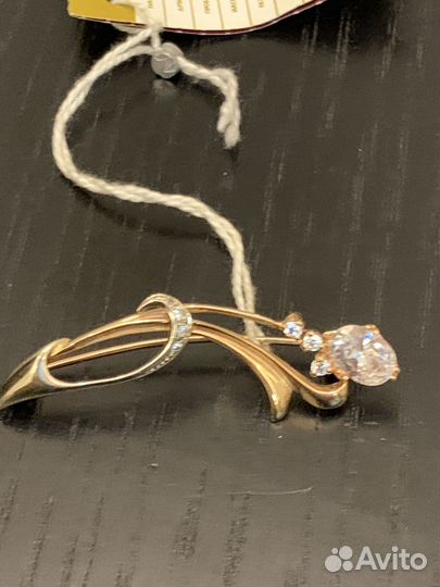 Новая брошь с камнями 585 пробы