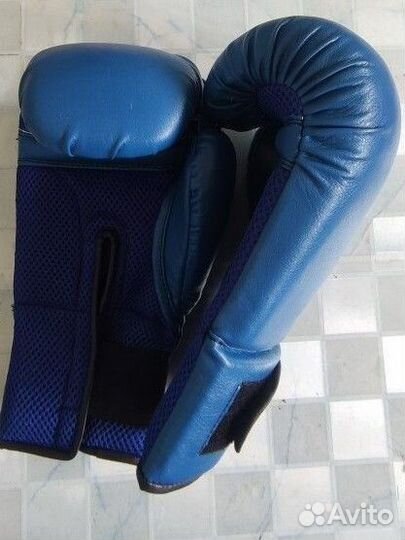 Боксерские перчатки к/з 10 oz новые