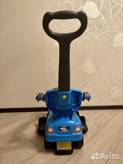Машинка каталка с ручкой