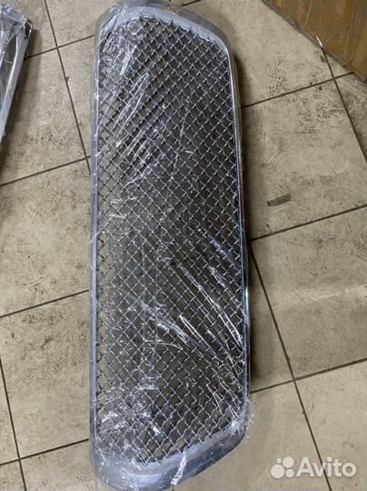 Решетка радиатора хром Land Cruiser 200