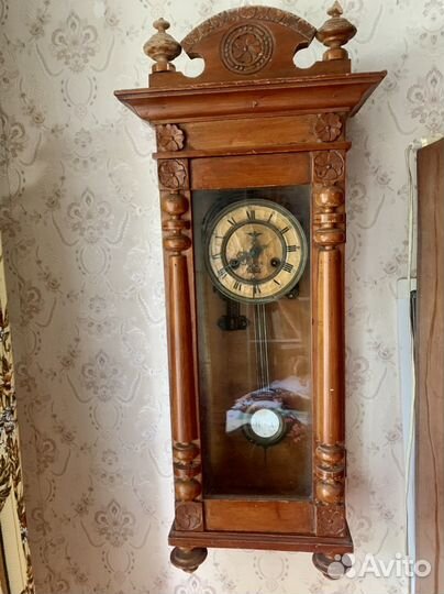 Старинные настенные часы с боем