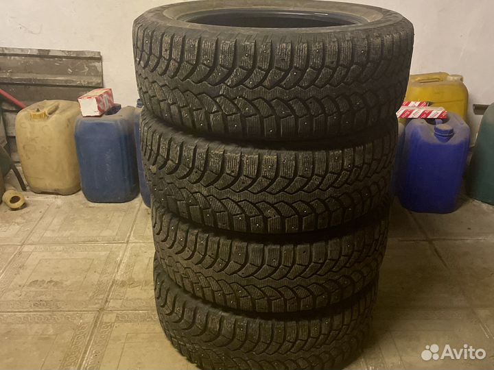 Bridgestone Blizzak Spike-01 225/60 R17 103