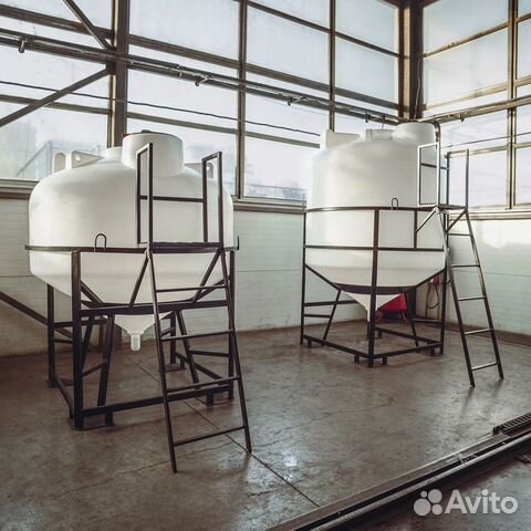 Емкость конусная пластиковая с полным сливом