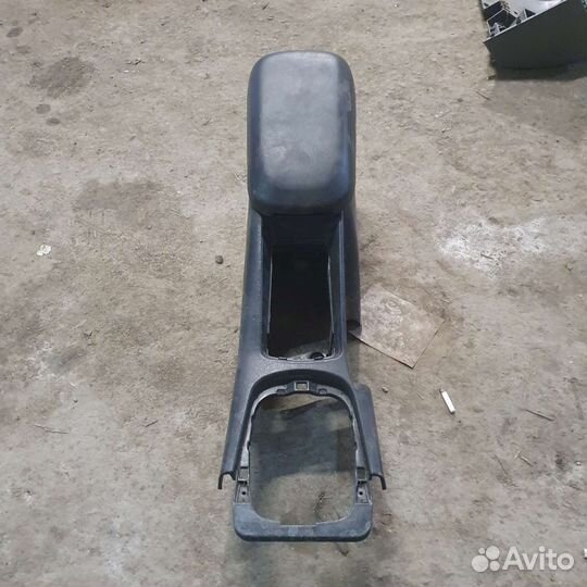 Подлокотник