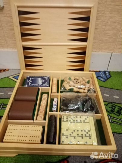 Подарочный набор настольных игр новый