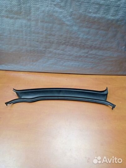 Водосток капота Mercedes-Benz E-Class W124 103940