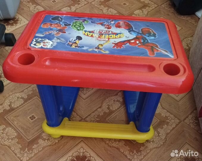 Детская парта со стулом