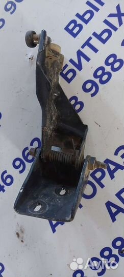 Петля двери задняя левая на Dodge Caravan