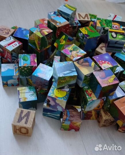 Кубики деревянные и пластиковые