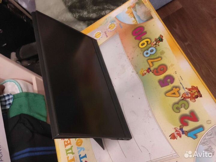 Портативный монитор 15.6 новый