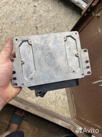 Блок управления двигателем январь 5.1