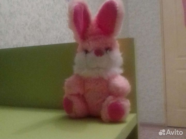 Заяц розовый