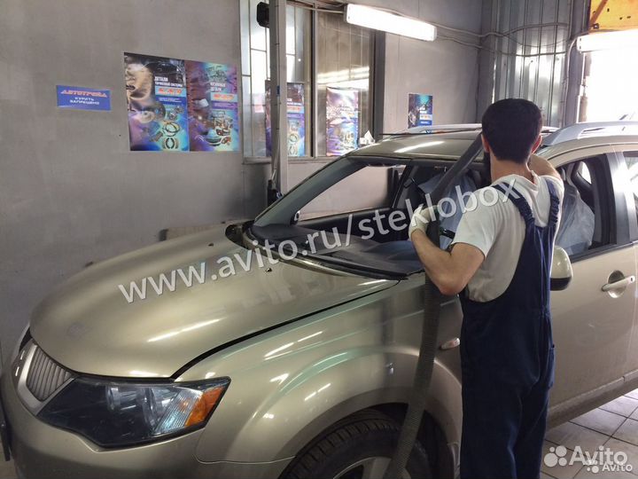 Лобовое стекло на Митсубиси Аутлендер